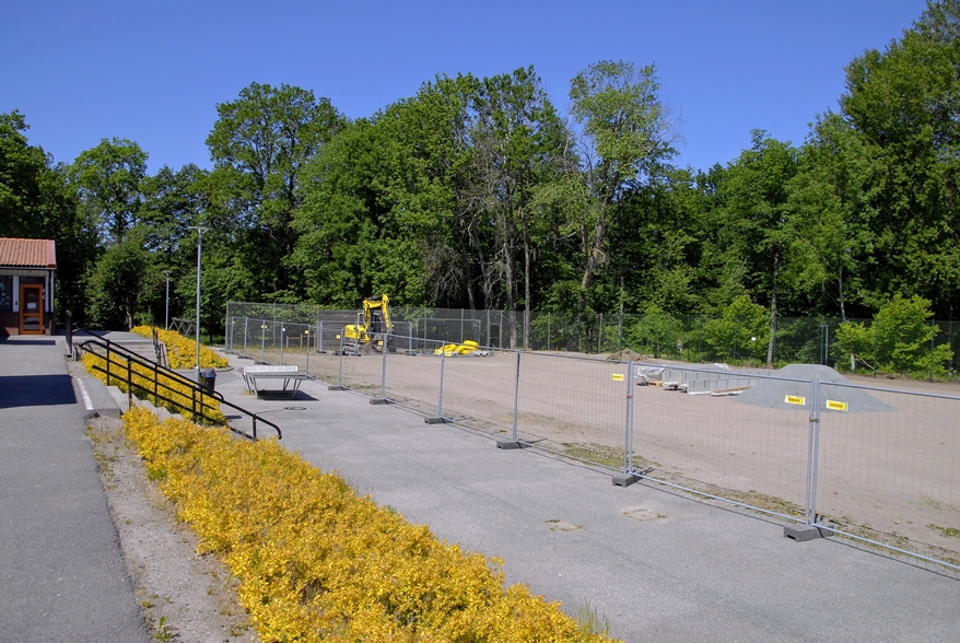 H Ä L L E K I S K U R I R E N Nya Attraktioner På Skolgården För Hällekis Elever 