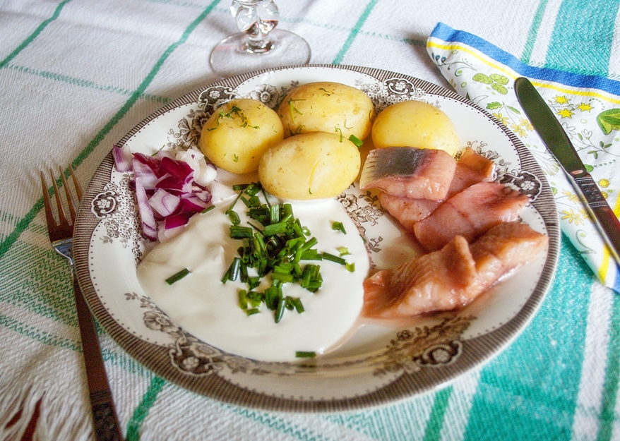 H Ä L L E K I S K U R I R E N - Hur Uppstod Den Svenska Midsommarmaten ...